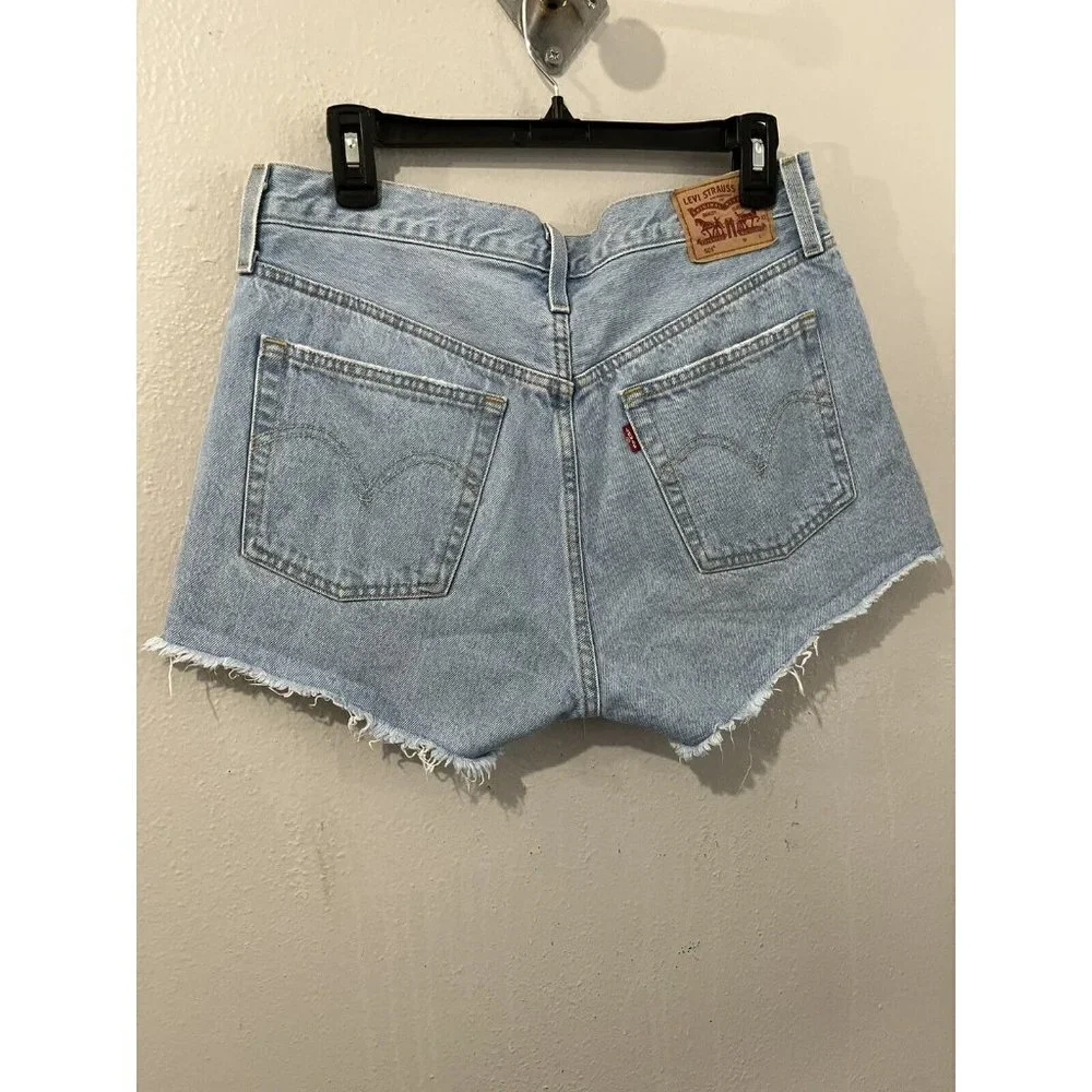 501 Levi’s Cut Off Denim Shorts Light Wash Size 30